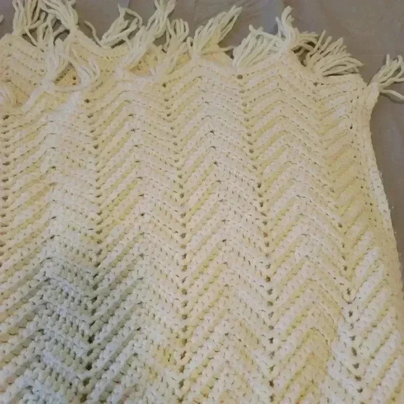 Vintage cream handmade throw afghan blanket 54x39in approximate - Picture 2 of 3